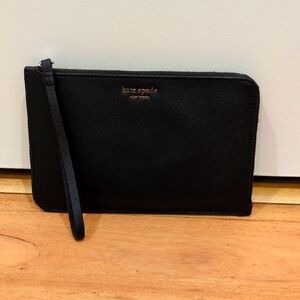 Kate Spade EUC Large Black Saffiano Wristlet With Exterior Zipper
